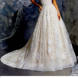 NEVER WORN!! Morilee size 8 wedding dress. #8220
